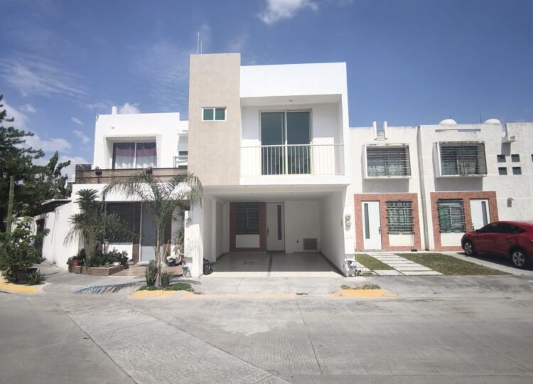 *VENTA DE CASA CON RECÁMARA EN PRIVADA EN PLANTA BAJA EN CUMBRES DE LA PRADERA